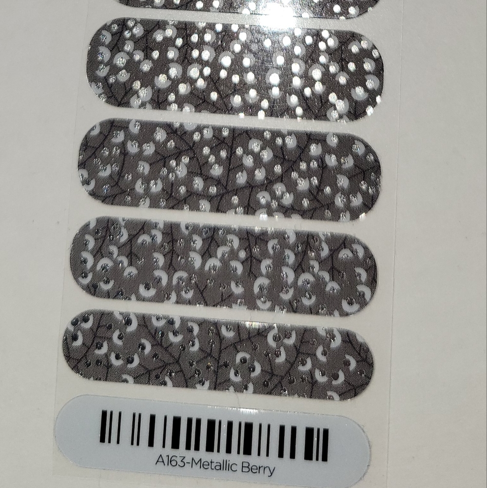 Jamberry Metallic Berry nail wraps